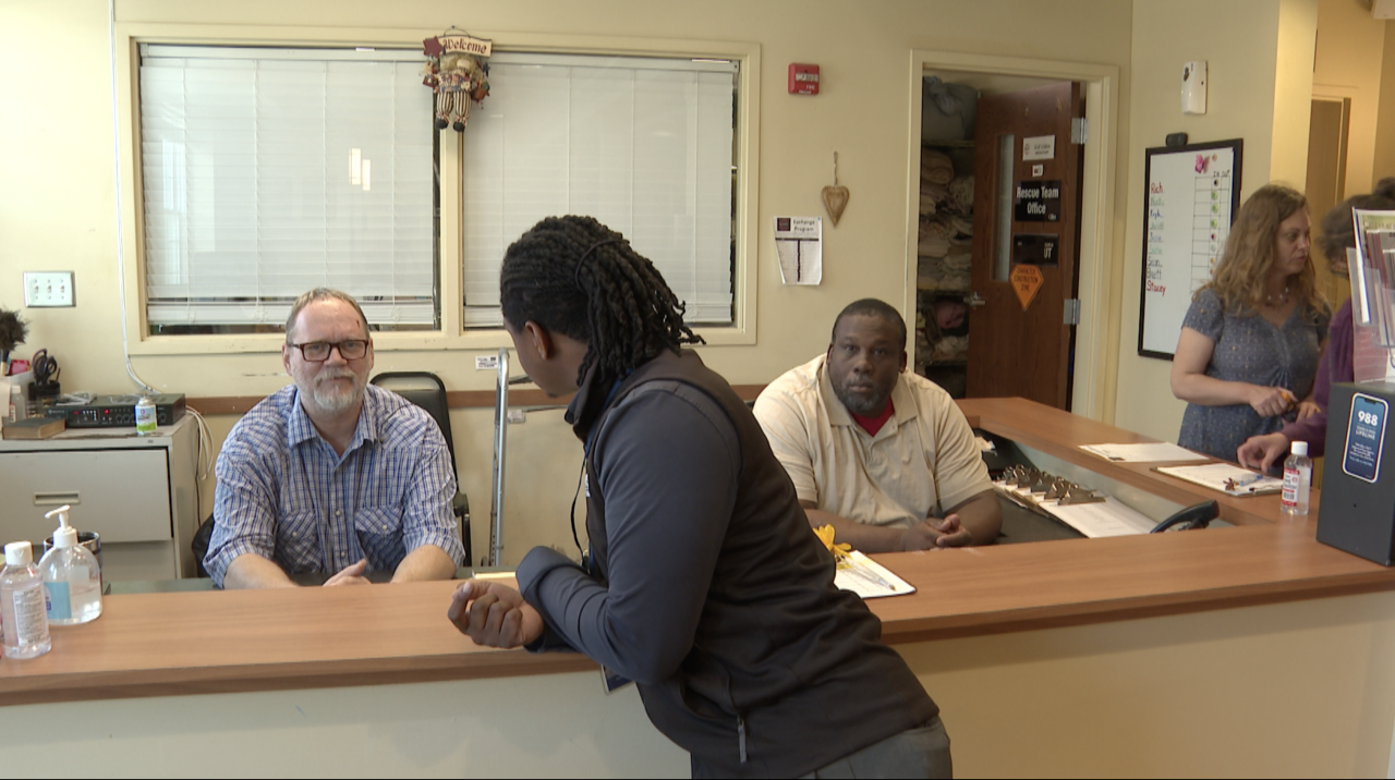 (AGAIN GLOBAL HUNGER VOLUNTEERS two hsot with staff