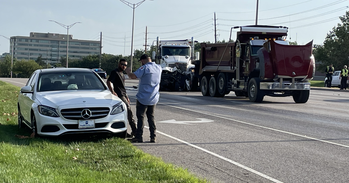 Crash involving 9 vehicles at Metcalf, 115th Street leaves 2 people injured - Vimarsana News