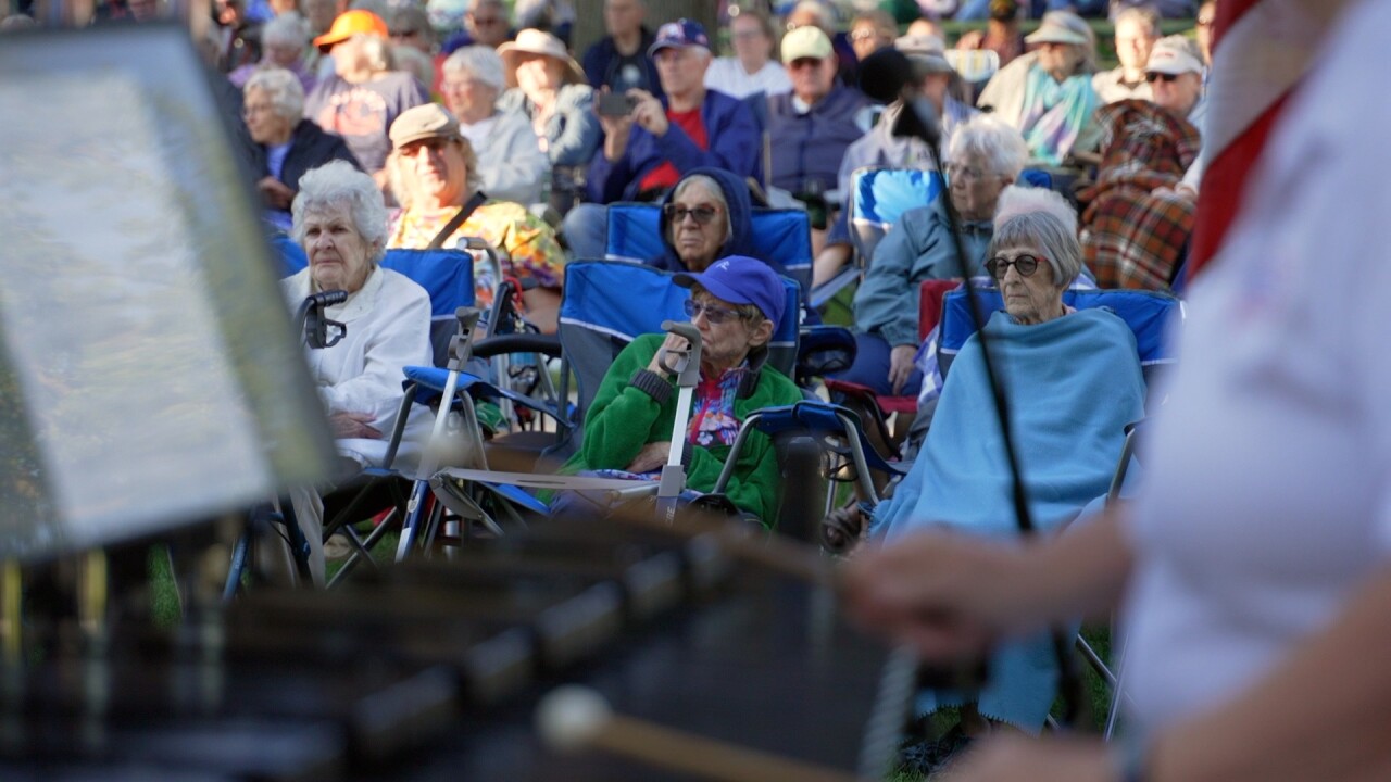 CROWD.jpg