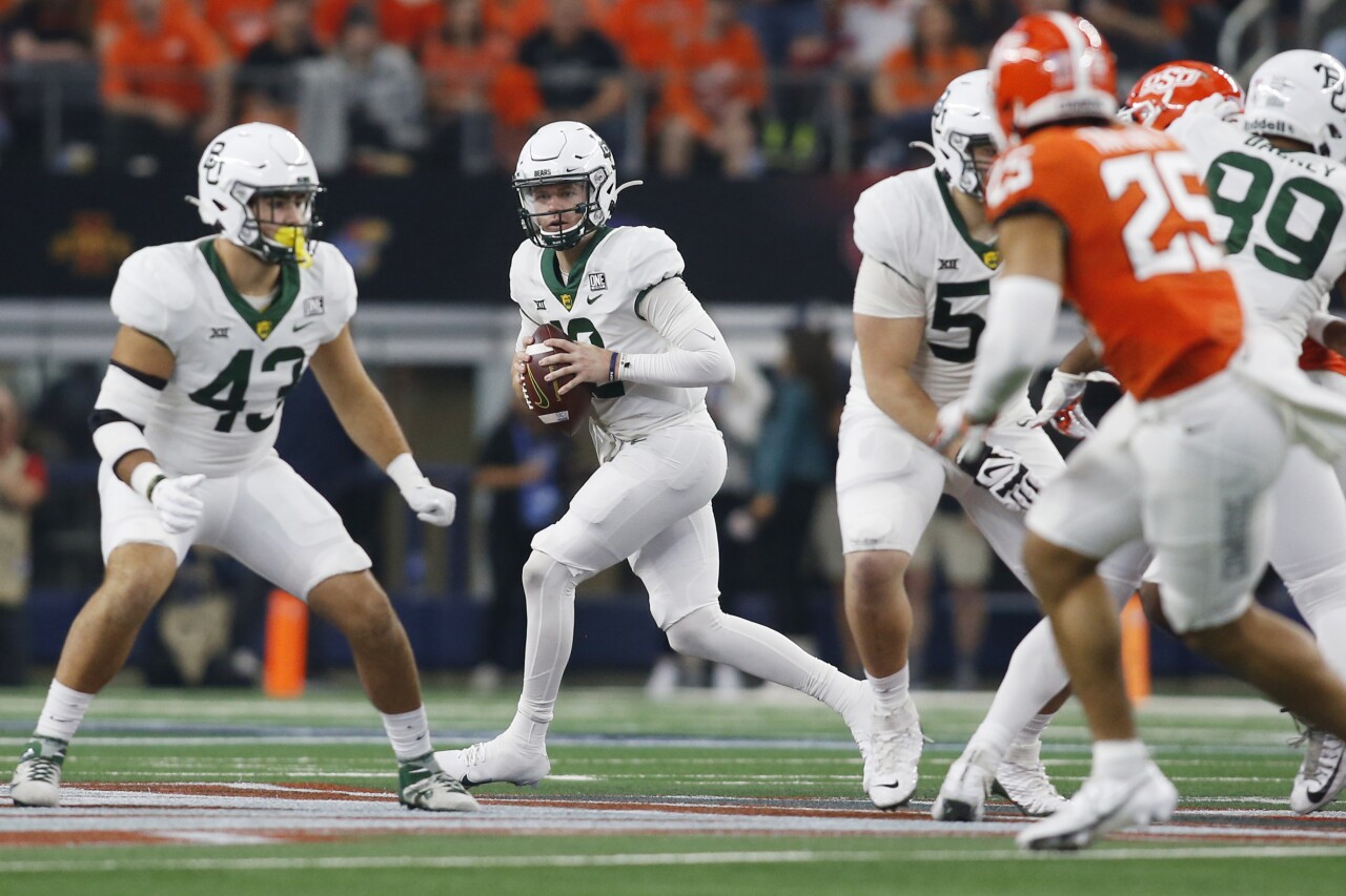 Baylor Bears QB Blake Shapen rolls out vs. Oklahoma State Cowboys in 2021 Big 12 Championship