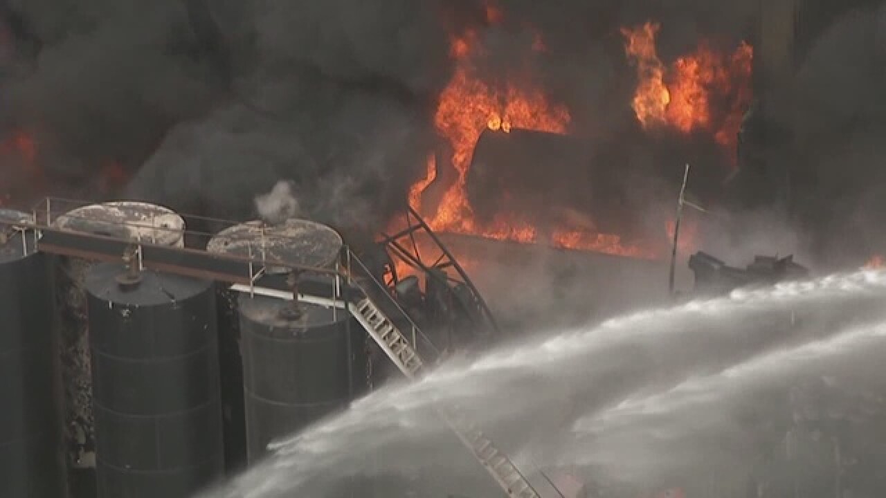 PHOTOS: Large fuel tank fire in Phoenix