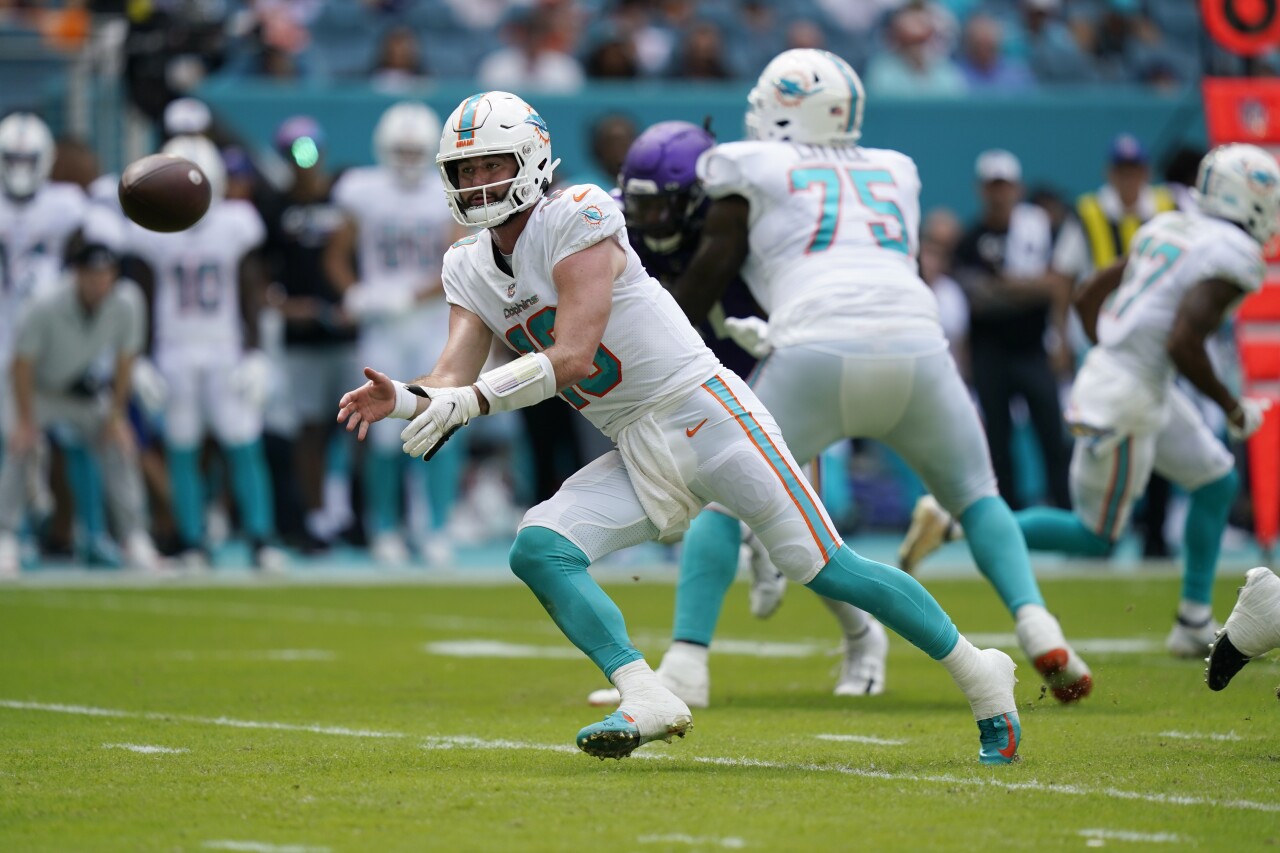 Miami Dolphins QB Skylar Thompson tosses short pass vs. Minnesota Vikings, Oct. 16, 2022