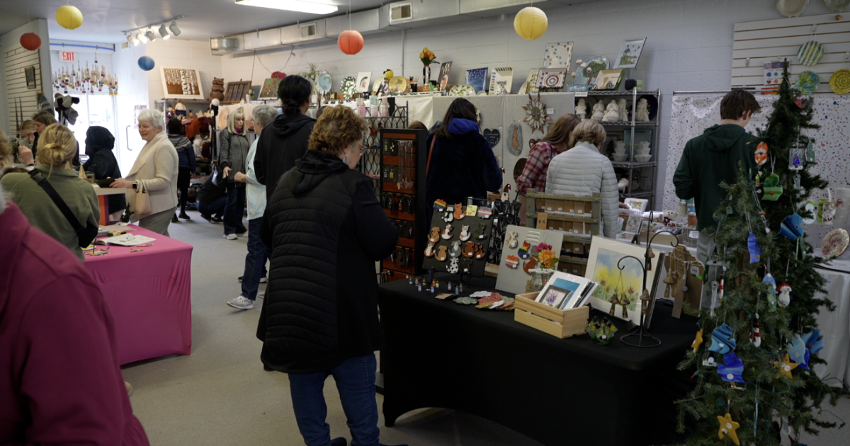 Lansing neighbors kick off holiday shopping season with local events Lansing neighbors kick off holiday shopping season with local events