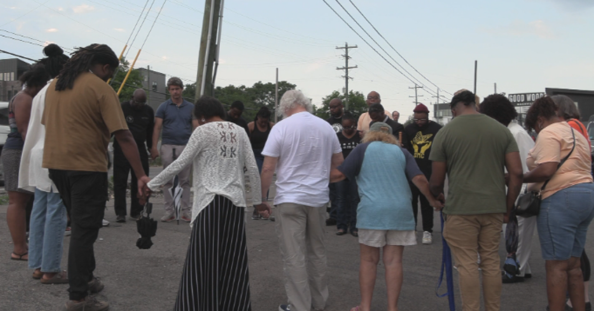 Dozens attend vigil for 4-year-old girl shot in East Nashville - Vimarsana News