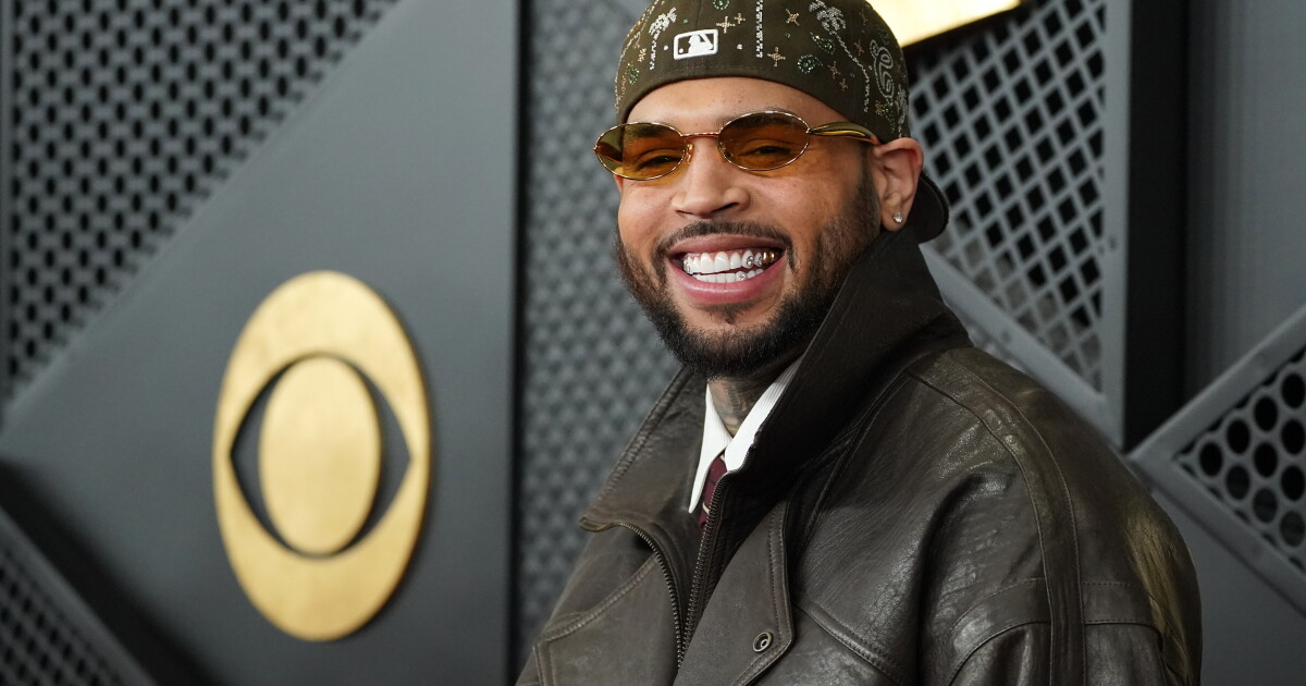 Jasmine Crockett presents Chris Brown and Usher with Congressional Recognition