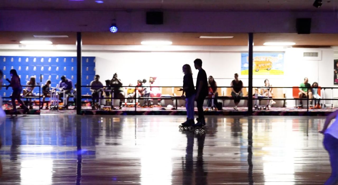 Skaters on the floor at Edru Skate 