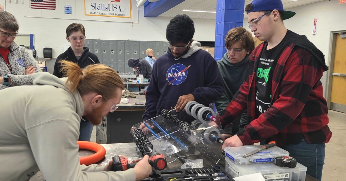Oak Creek High School robotics team headed to worlds