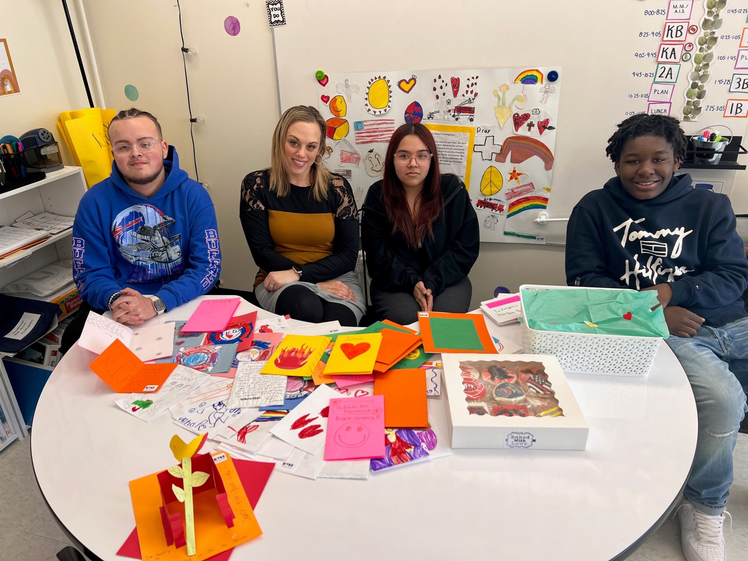 Buffalo students make more than 100 cards for fallen firefighter