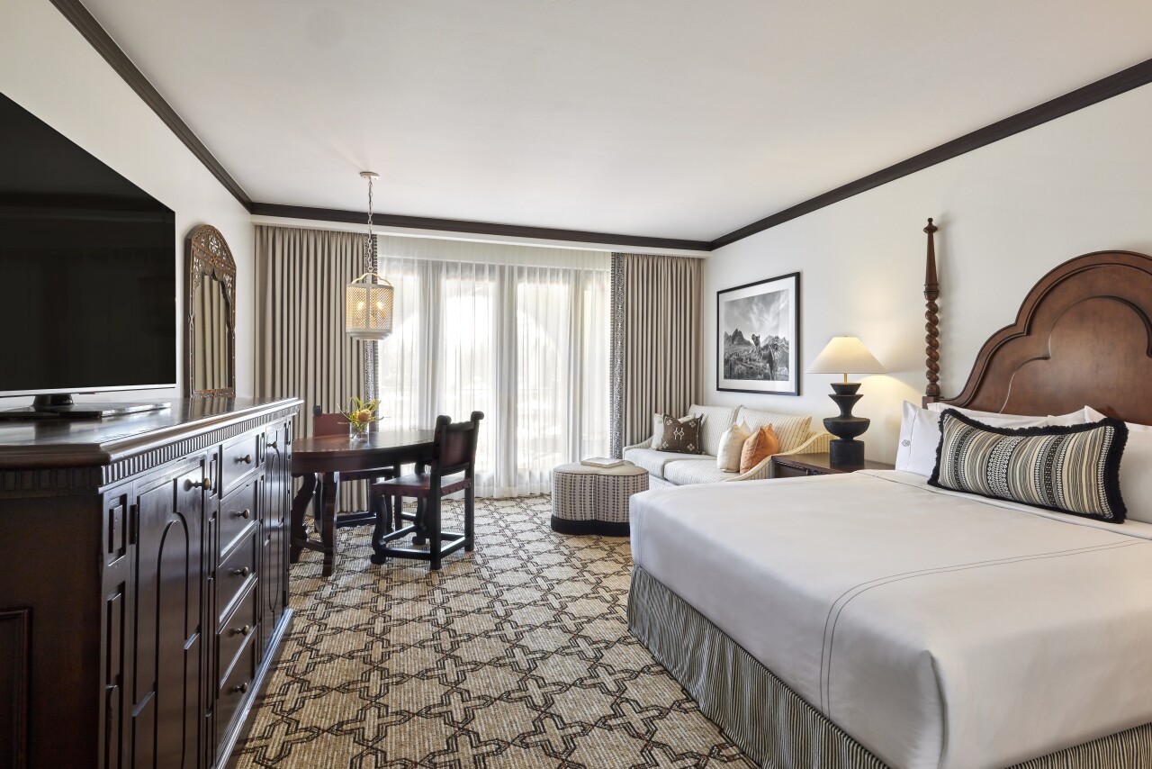 PHXRST-Omni_Scottsdale_Resort_Spa_Montelucia-2022-model_room_king.jpg