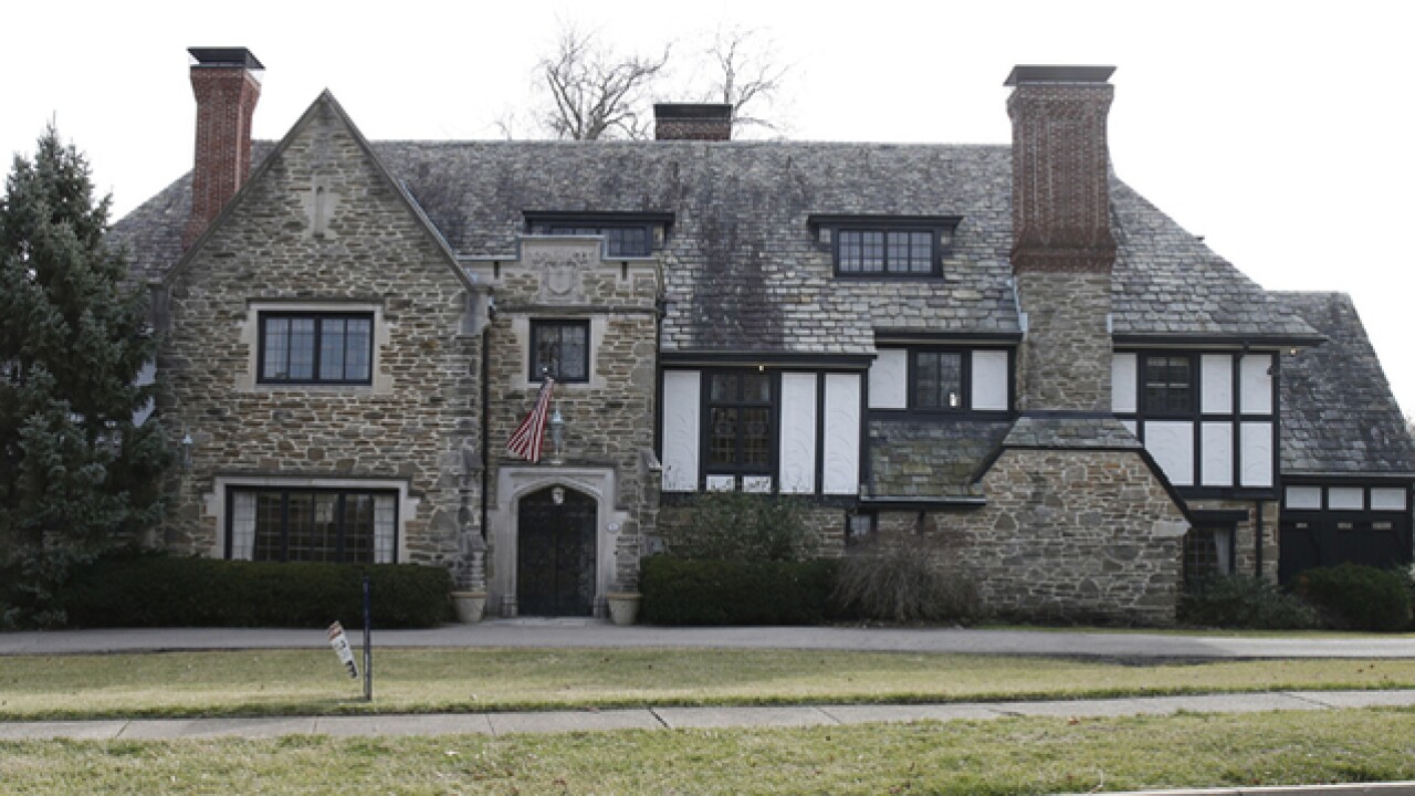 Home Tour: If you liked Gatsby's digs, you'll love this stately manor on Handasyde Avenue