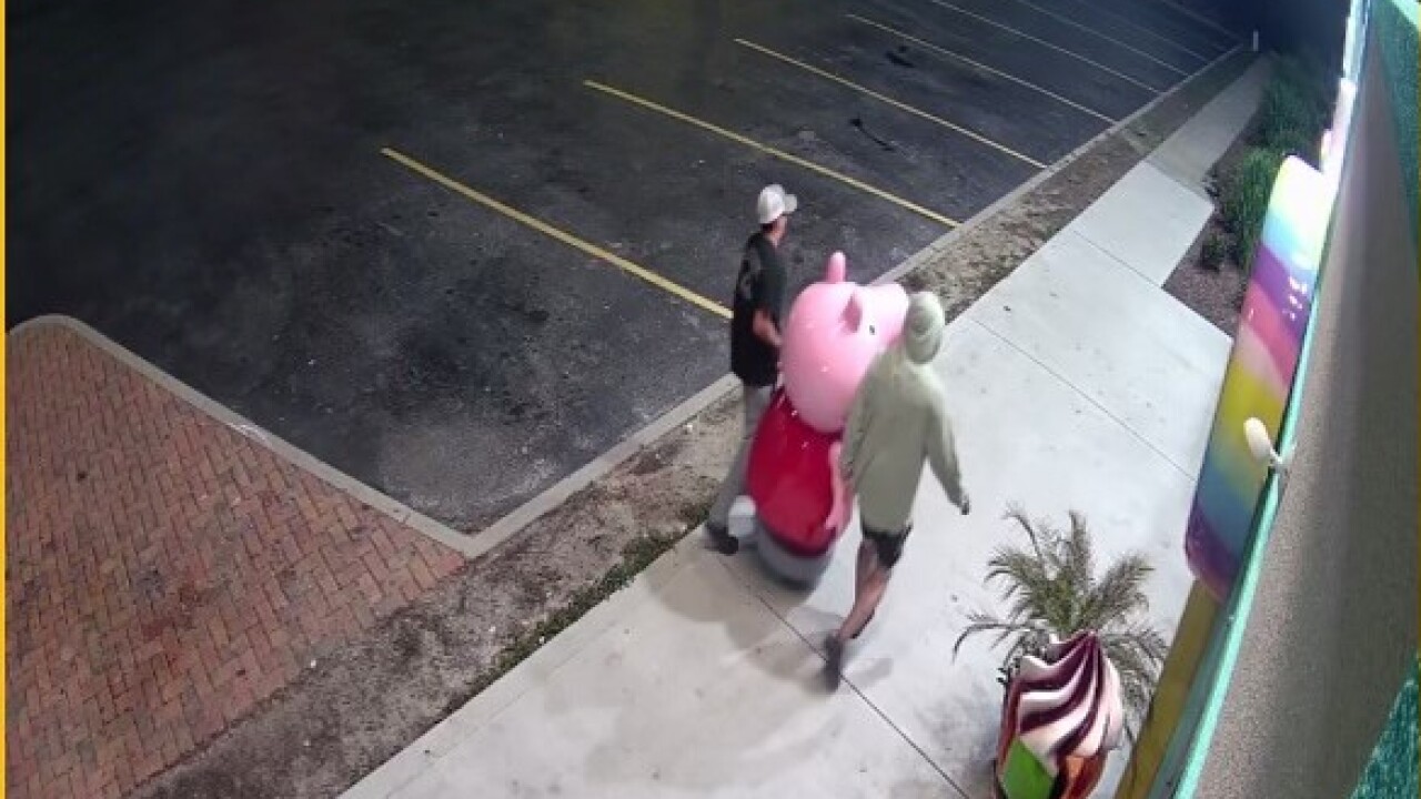 Suspects seen stealing Peppa Pig statue