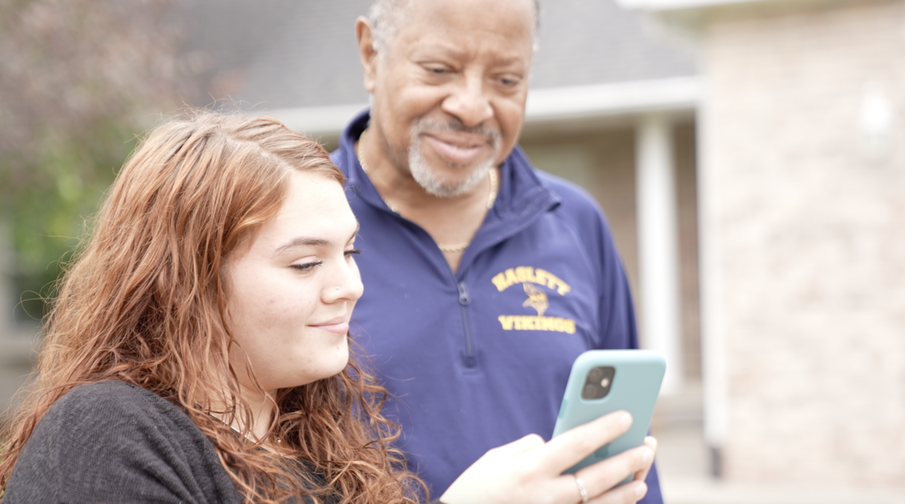 Jazlynn shows Milton old photos on her phone.