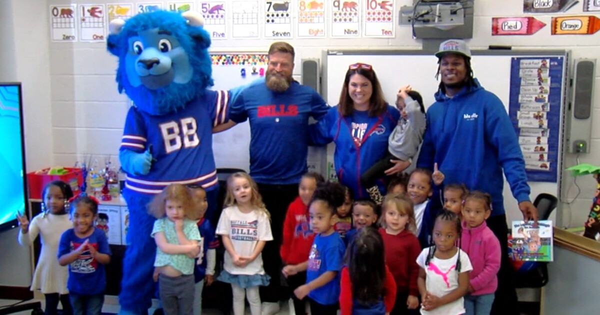 Former Bills Ryan Fitzpatrick & Stevie Johnson pay special visit to WNY school - Vimarsana News