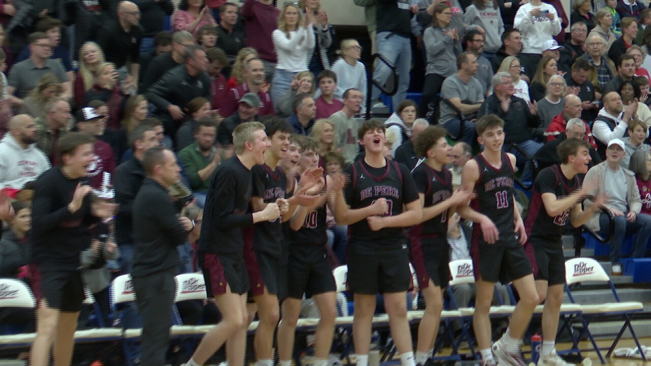 De Pere takes down Notre Dame to win 5th straight FRCC title