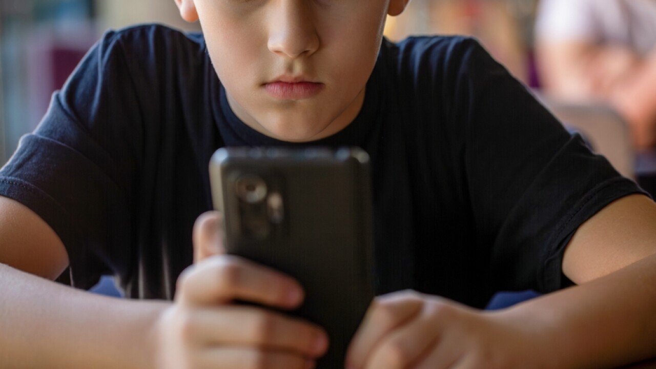 child with smartphone