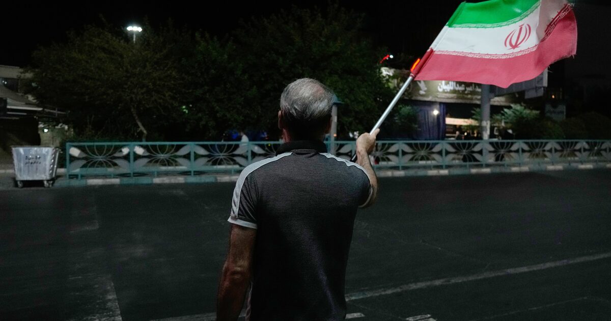 Οι ΗΠΑ επιτίθενται στο Ιράν. Η Τεχεράνη απαντά με επιθέσεις σε αραβικές χώρες