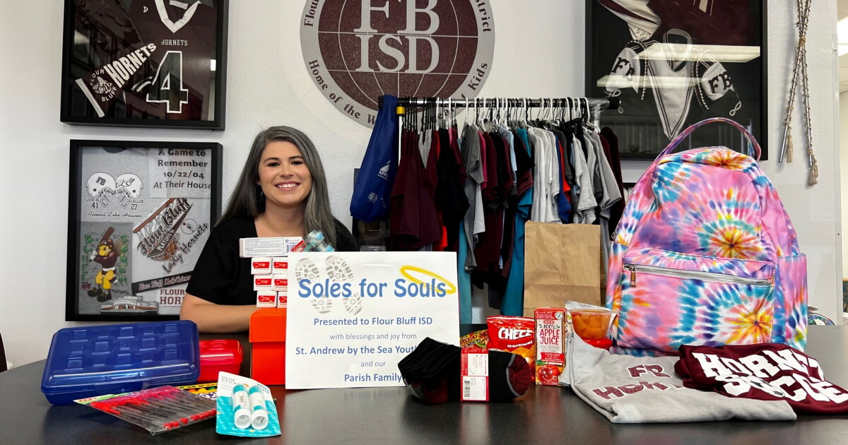 Flour Bluff ISD social worker helping students in need - Vimarsana News