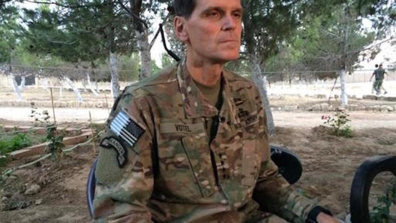 Top US commander makes secret visit to Syria