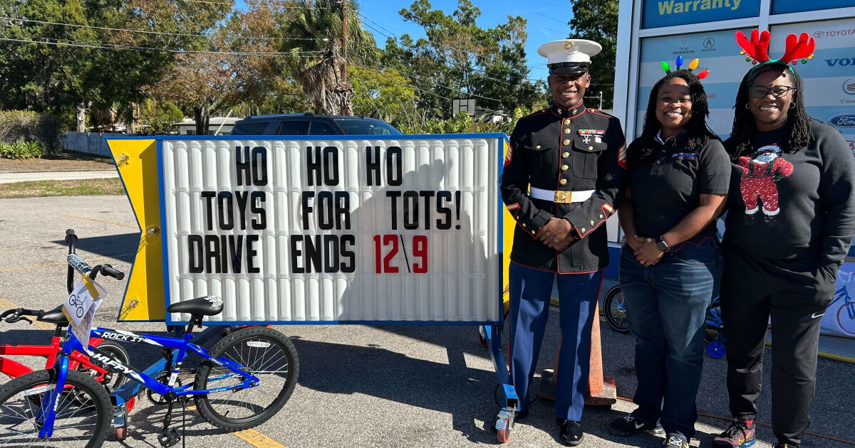 Florida mechanic trading oil changes for Toys For Tots - Vimarsana News