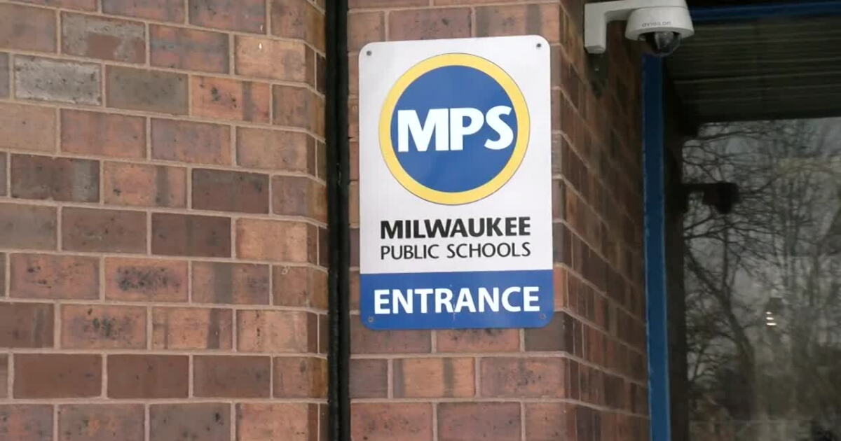 Mps Sign Parents and students adjust as MPS shifts to virtual learning format