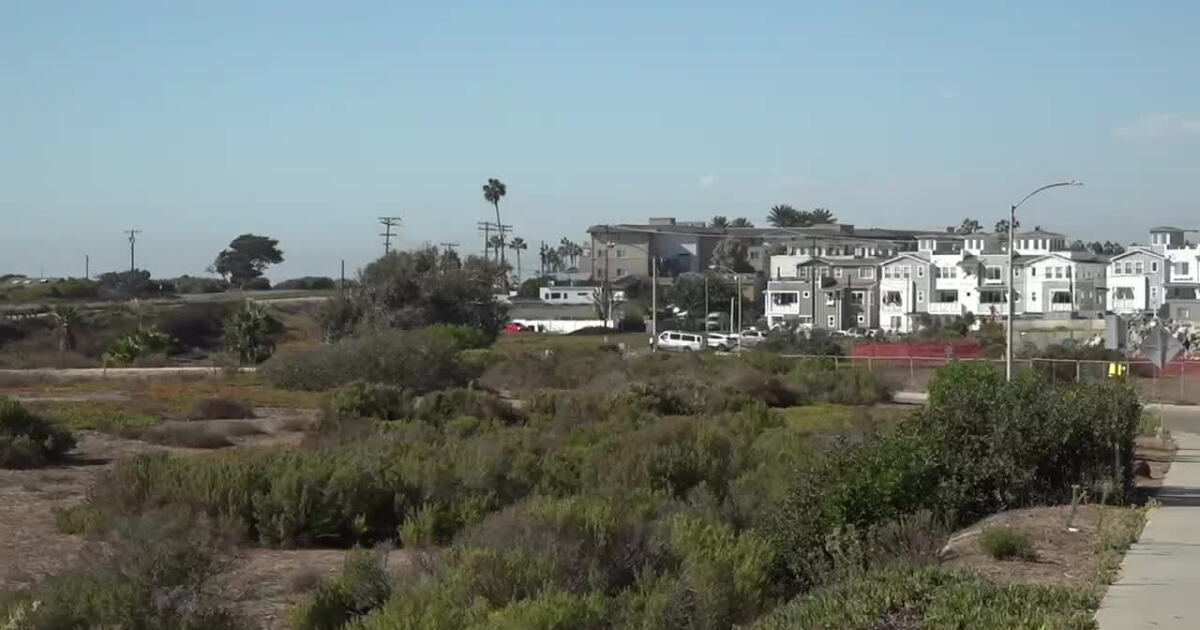 Carlsbad residents fight to preserve 11 acres of undeveloped coastal land