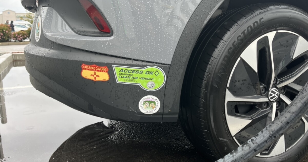 Access to carpool lanes for clean-air vehicles could soon expire in California - Vimarsana News