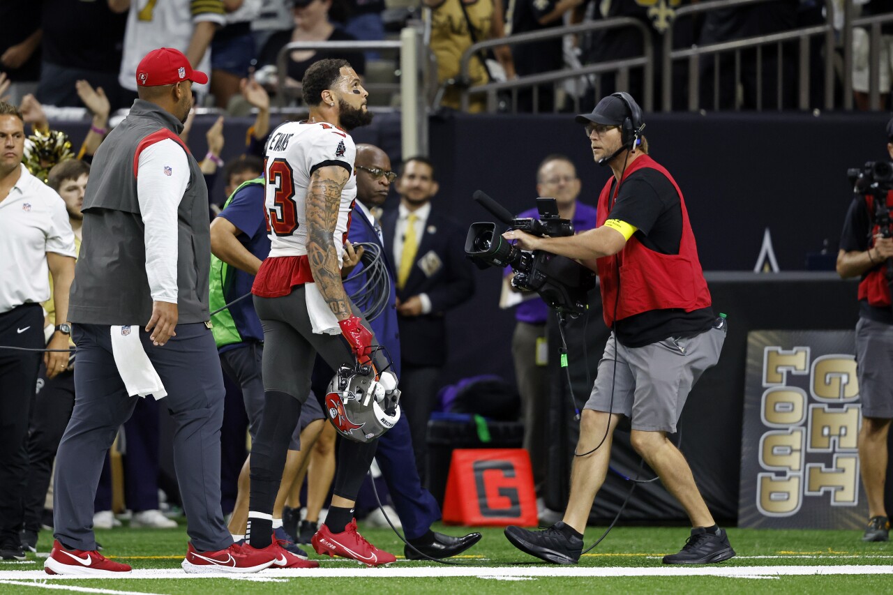 Tampa Bay Buccaneers receiver Mike Evans leaves field after being ejected at New Orleans Saints, Sept. 18, 2022