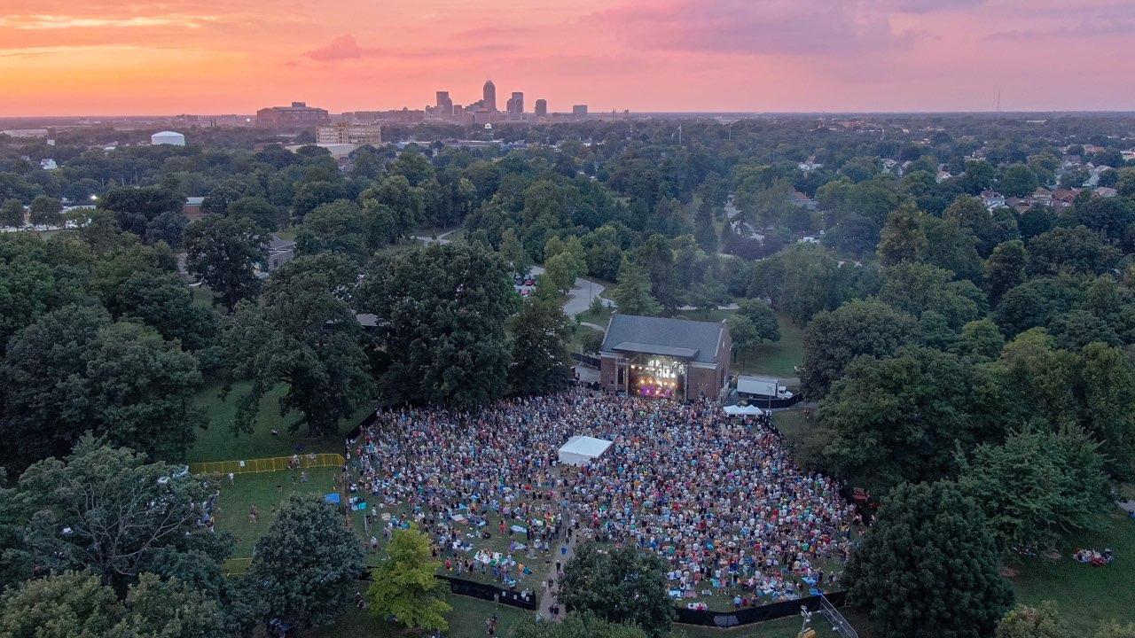 Garfield Crowd 1.jpg