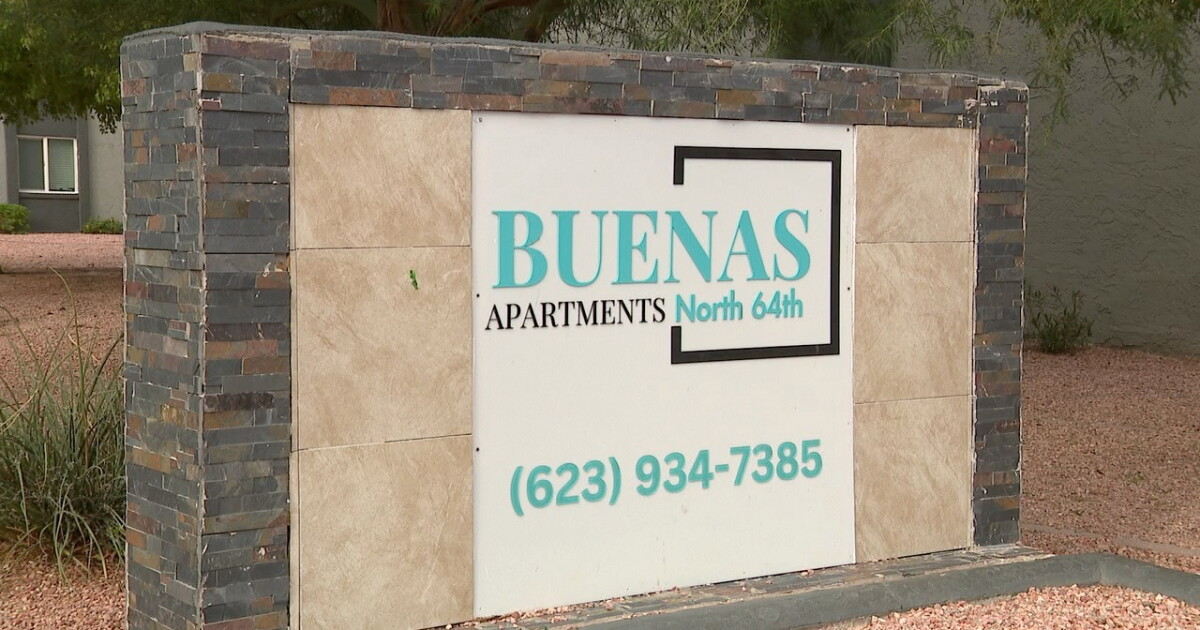 Glendale apartment residents still waiting for lease documents after new property manager fails to appear