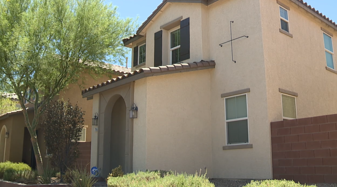 Mountain's Edge homeowner questions HOA after receiving notice to repaint her home