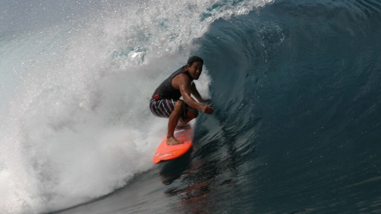 Pipeline surfer Tamayo Perry