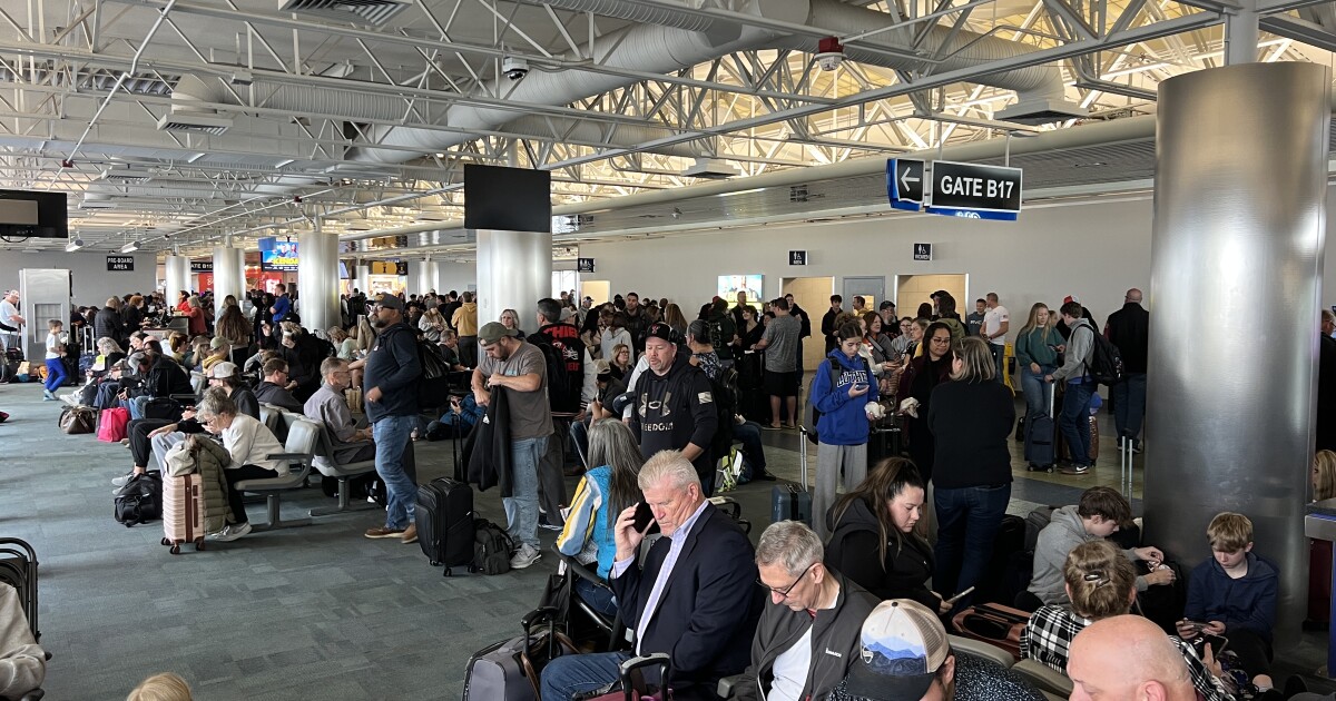 Fog causes several delays at Boise Airport during Thanksgiving travel rush