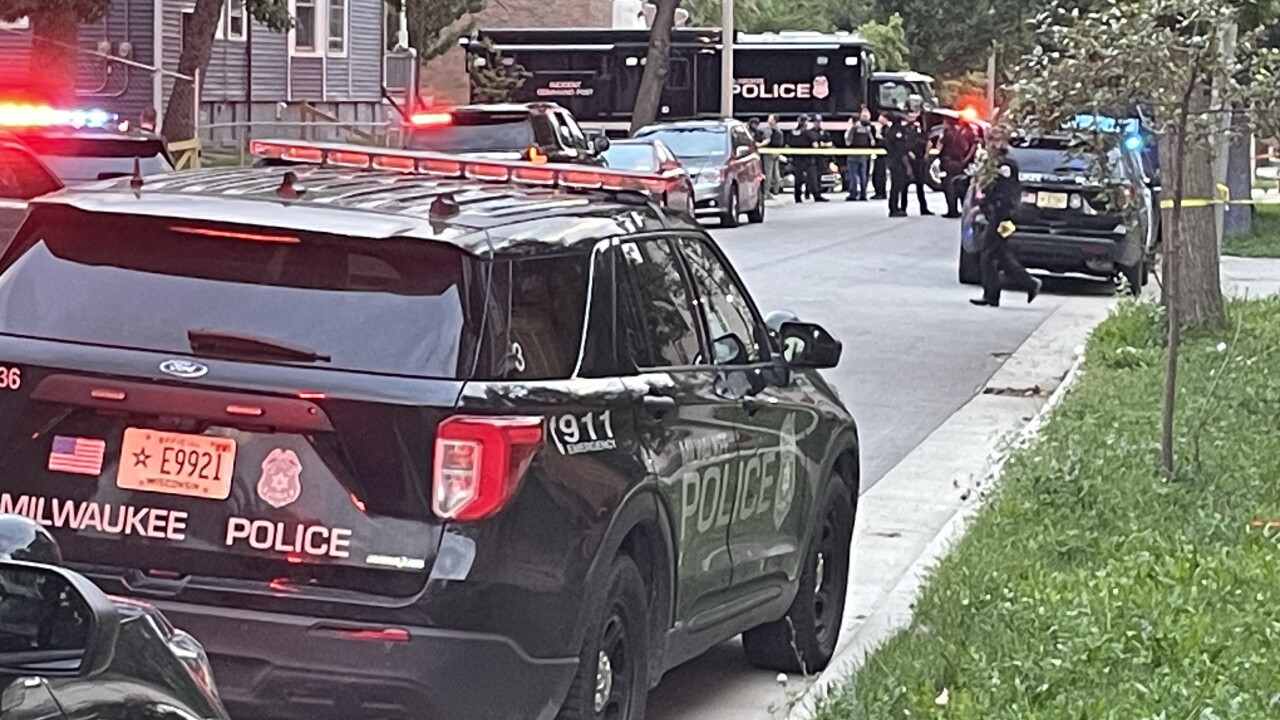 Milwaukee police ask public to avoid area near 37th and Wright streets
