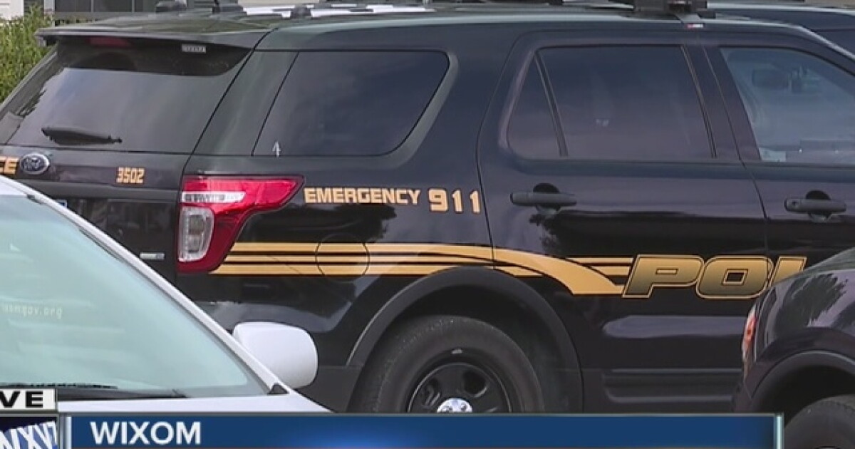 Police: Woman shoots, kills man in front of kids
