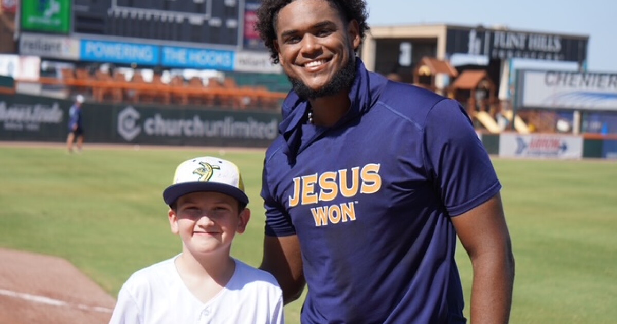 KRIS 6 Hooks Kid Reporter Corbin interviews pitcher Railin Perez