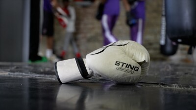 'Gloves up, guns down' | Cincinnati gym hosts event to address youth violence through boxing