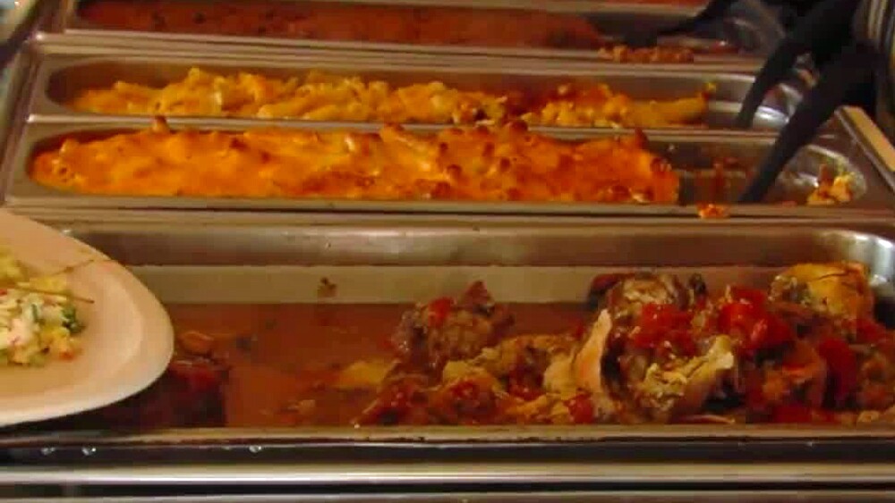 wptv-bahamian-evacuees-food.jpg