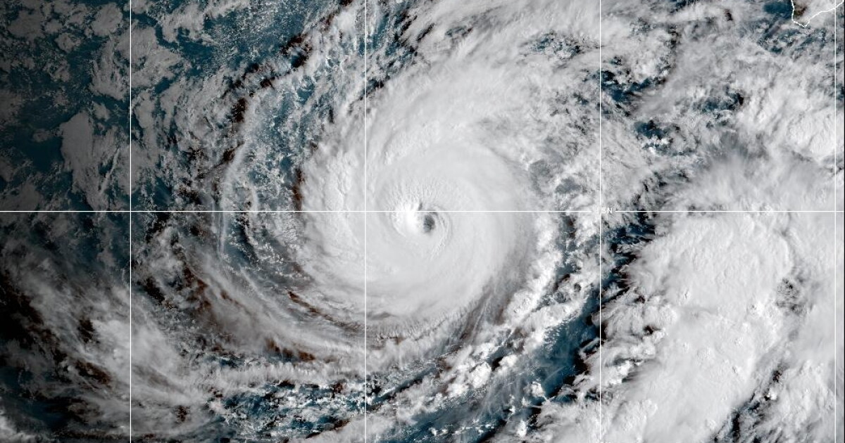 Hawaii residents told to expect tropical storm conditions as Hurricane Lowell passes to the west