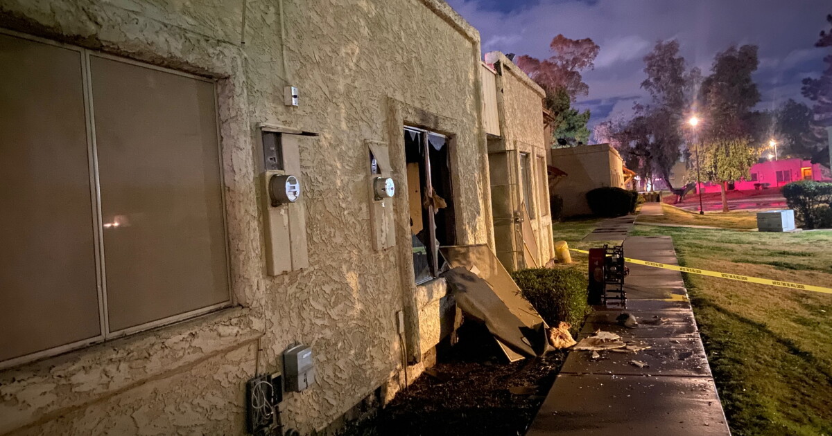 Father and 2 kids dead, 2 other kids injured in Phoenix condo fire