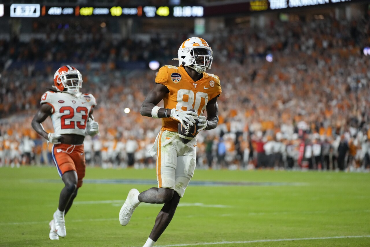Tennessee Volunteers receiver Ramel Keyton scores TD against Clemson Tigers in fourth quarter of 2022 Orange Bowl
