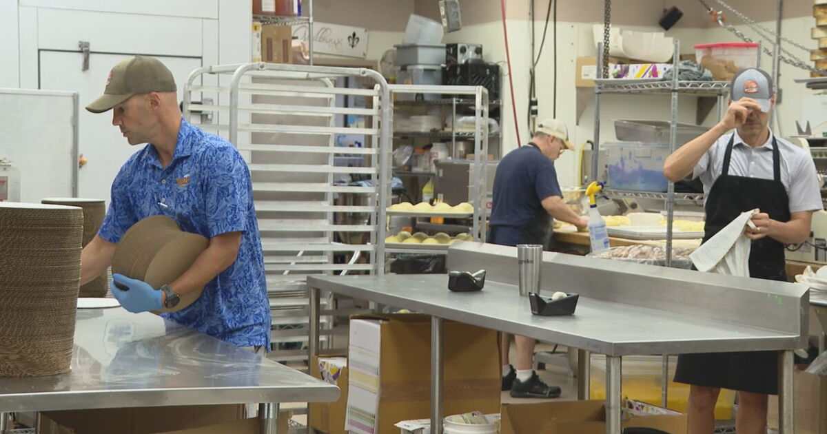 A set of twins use a homemade recipe when making a King Cake - Vimarsana News