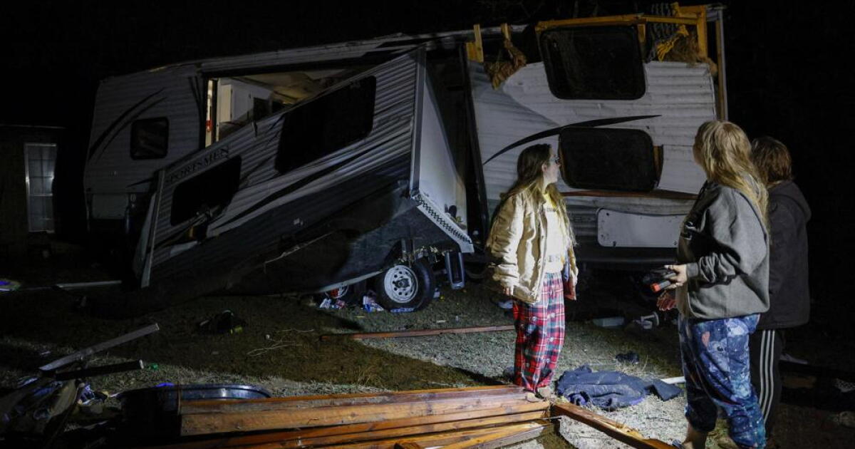 1 killed in Texas as damaging storms tear across South