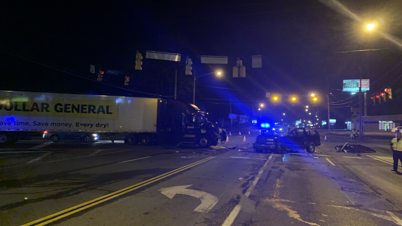 Murfreesboro crash leaves two injured, one in custody