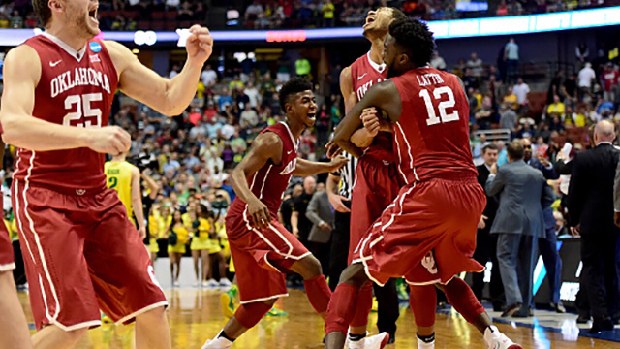 OU Sooners take on the Oregon Ducks