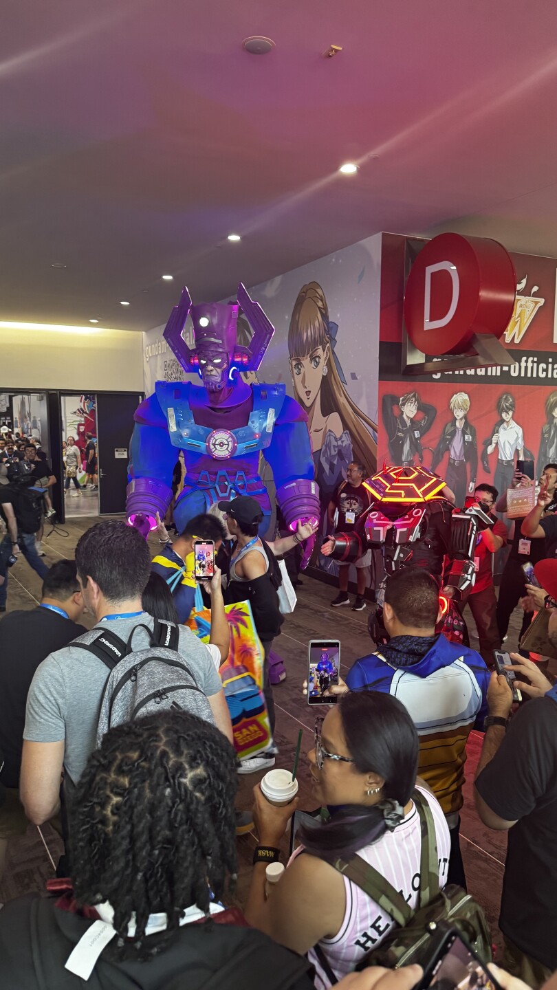 yuge cosplay.jpg