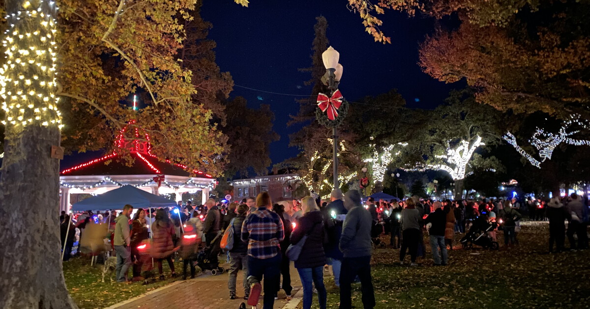 Free parking in downtown Paso Robles tonight only for annual lighting ceremony - Vimarsana News