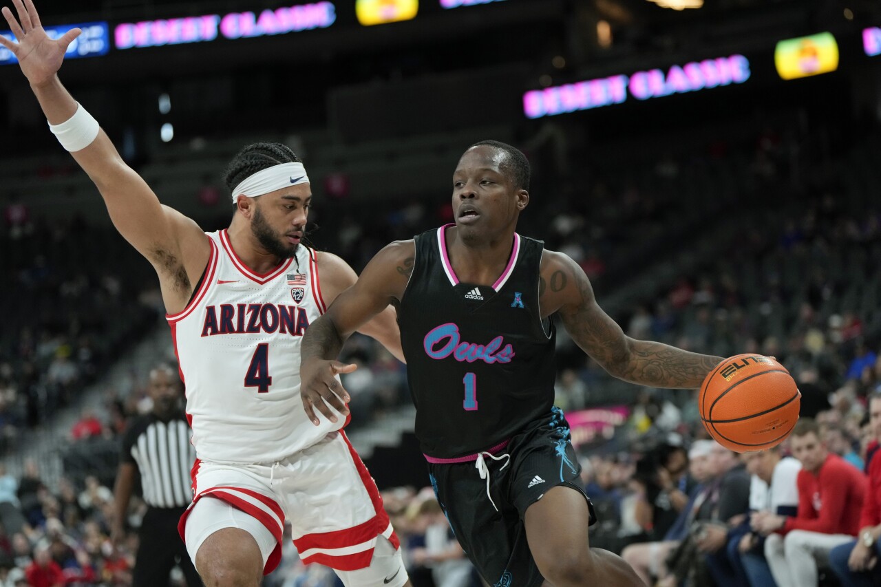 Florida Atlantic Owls guard Johnell Davis drives against Arizona Wildcats guard Kylan Boswell during first half of Desert Classic in Las Vegas, Dec. 23, 2023