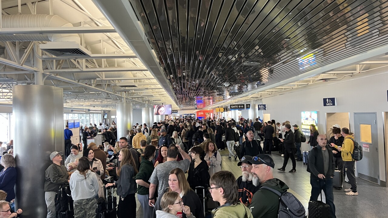 Fog strands passengers at Boise Airport