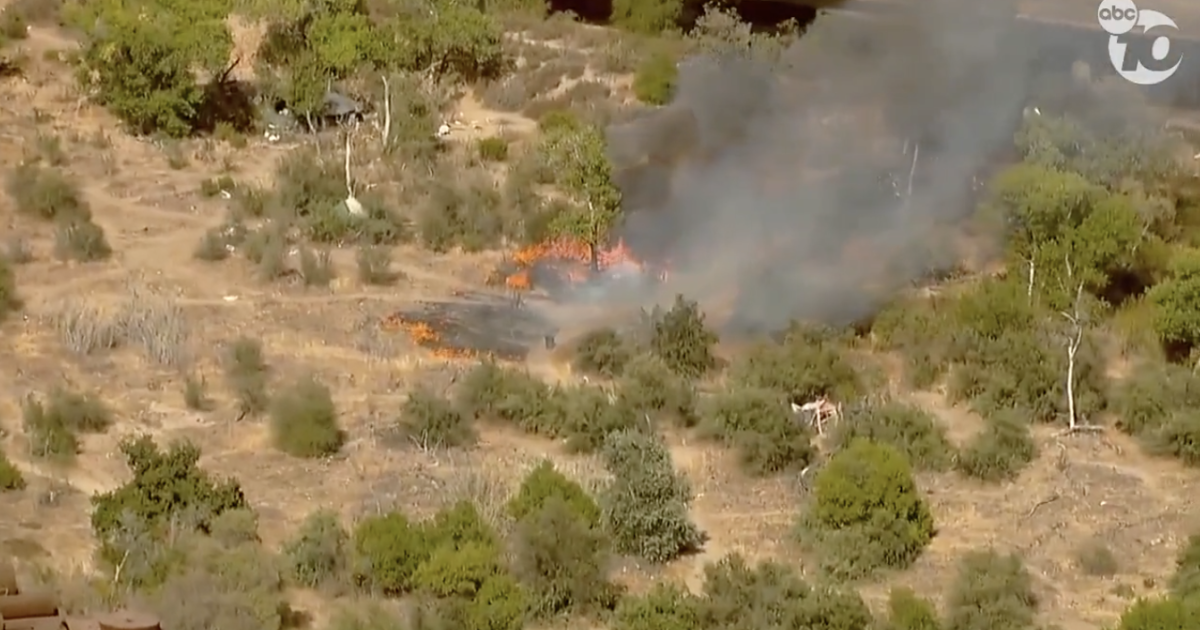 Brush fire along State Route 67 near Lakeside prompts evacuations