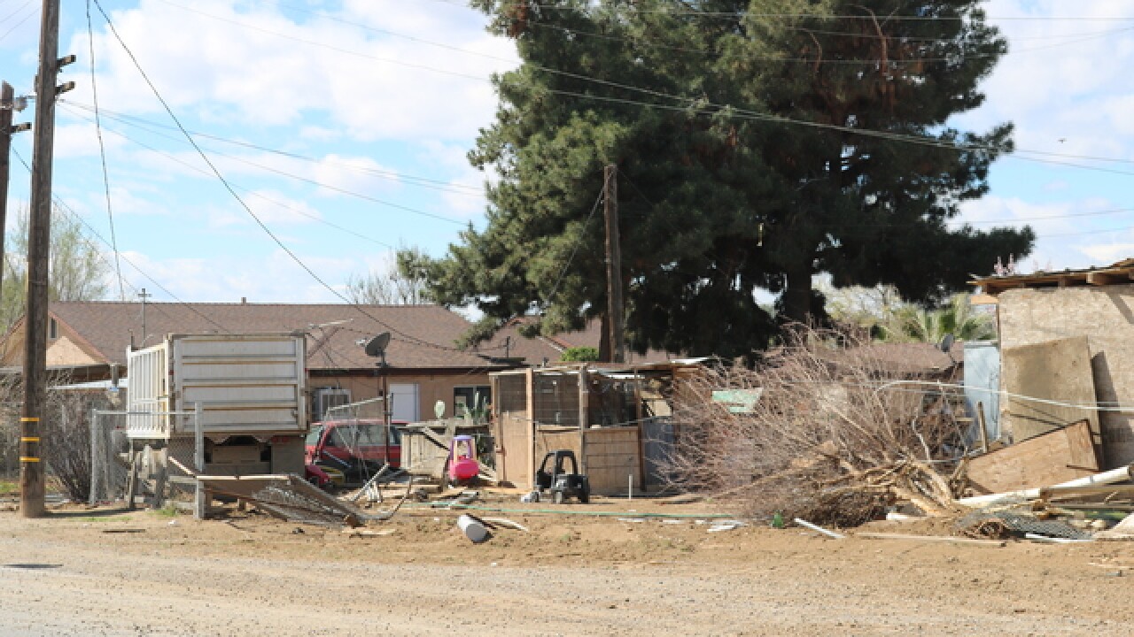 Semi truck crashes into home on Weedpatch